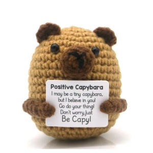 Gehaakte Capibara met Positief Kaartje 7 cm